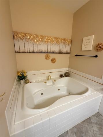 633 Tiffany Drive NE Cedar Rapids IA 52402