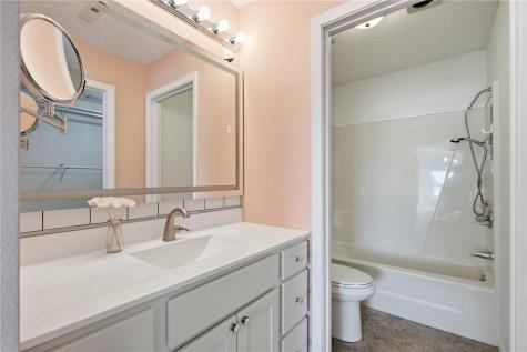 2131 1st Avenue NE Cedar Rapids IA 52403