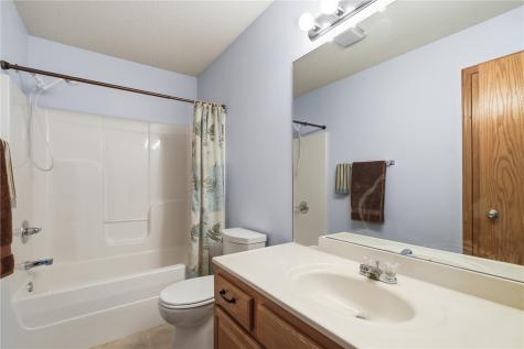 3642 Stoneview Circle SW Cedar Rapids IA 52404
