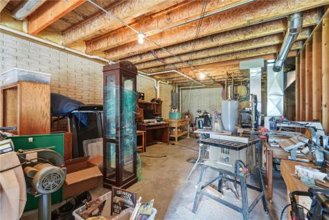 3642 Stoneview Circle SW Cedar Rapids IA 52404