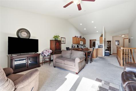 3642 Stoneview Circle SW Cedar Rapids IA 52404