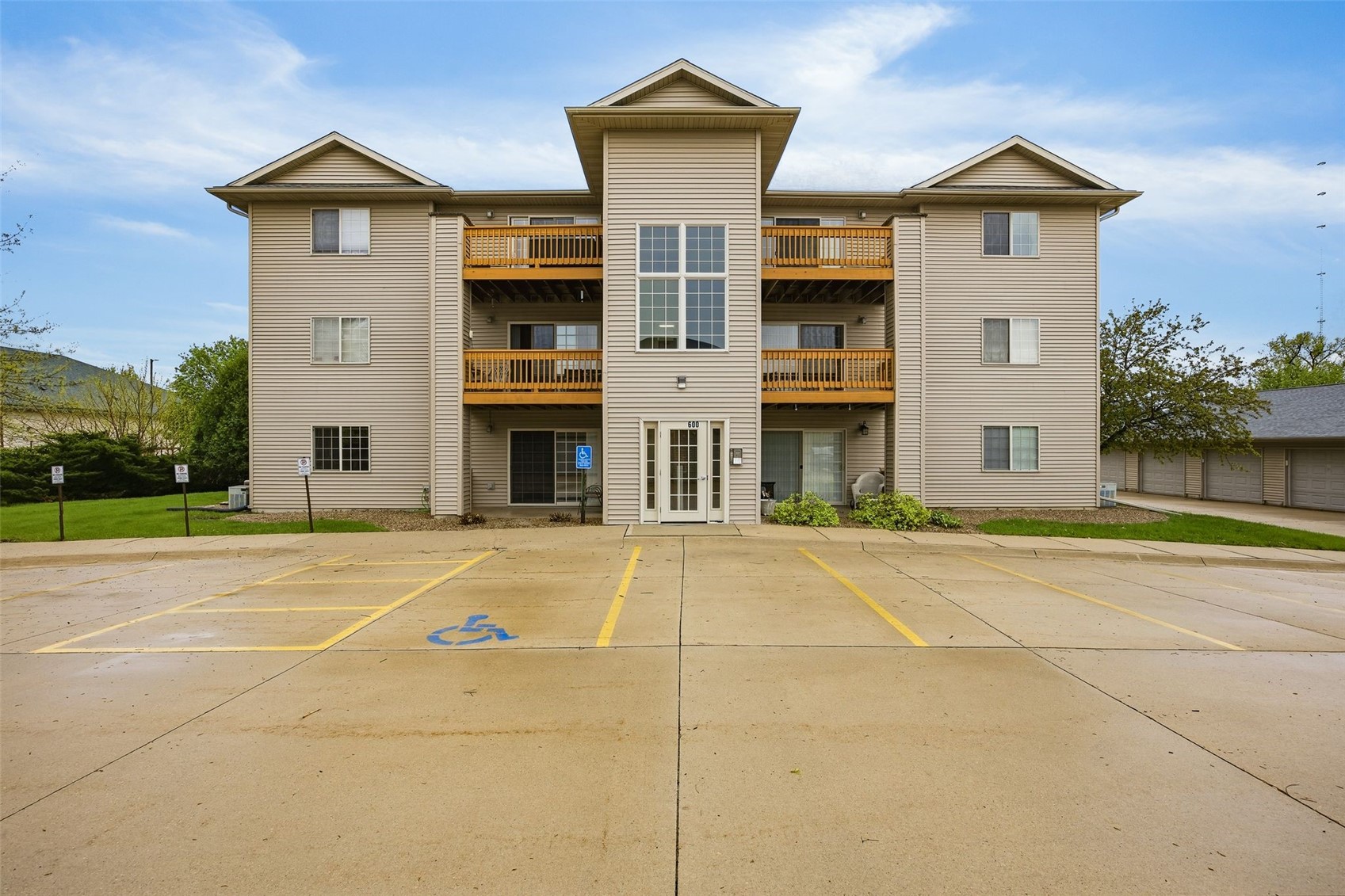 600 Colton Circle NE Cedar Rapids IA 52402