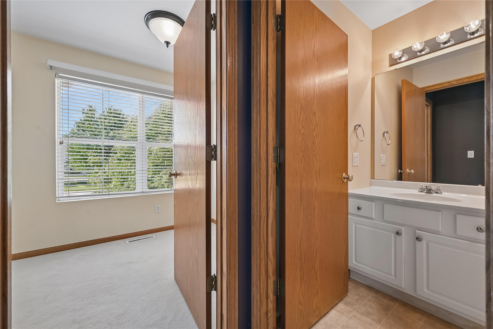 4622 1st Avenue NW Cedar Rapids IA 52405
