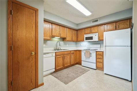 600 Colton Circle NE Cedar Rapids IA 52402