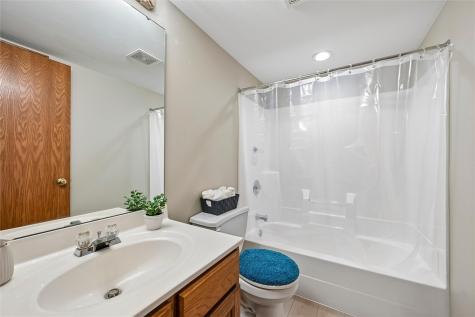 4412 1st Avenue NW Cedar Rapids IA 52405