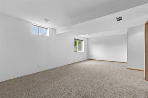 664 J Avenue NE Cedar Rapids IA 52402
