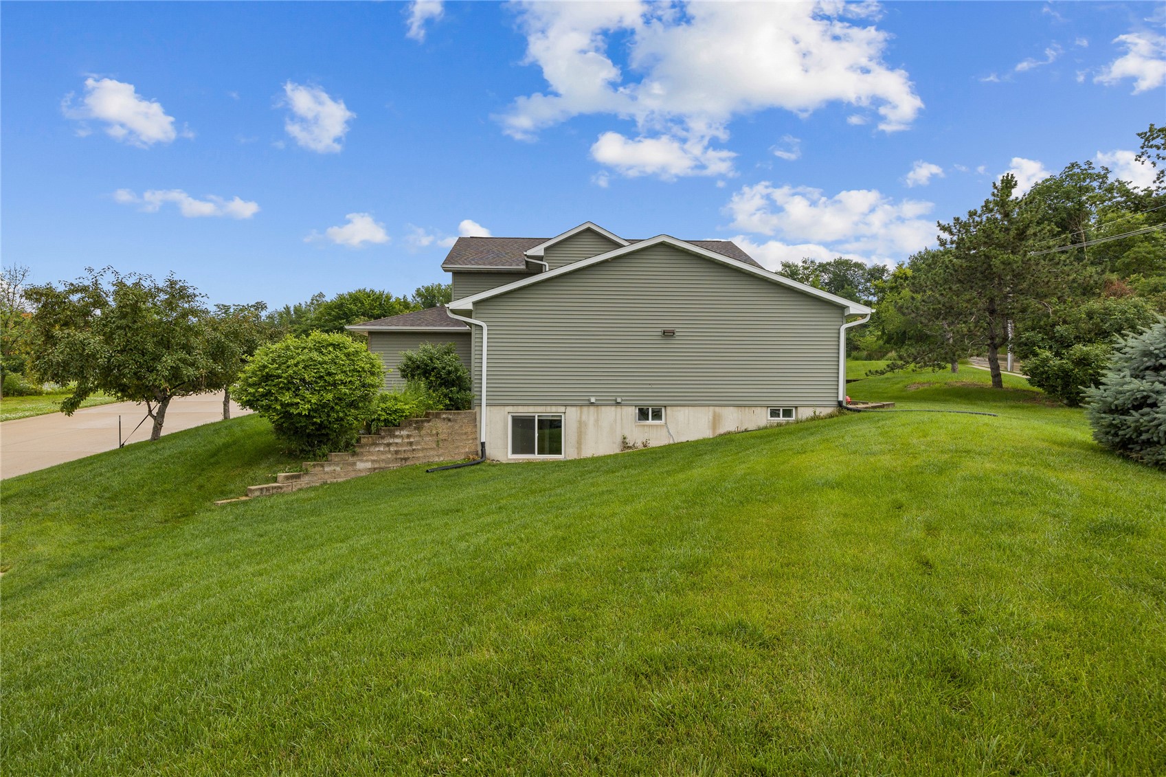 664 J Avenue NE Cedar Rapids IA 52402