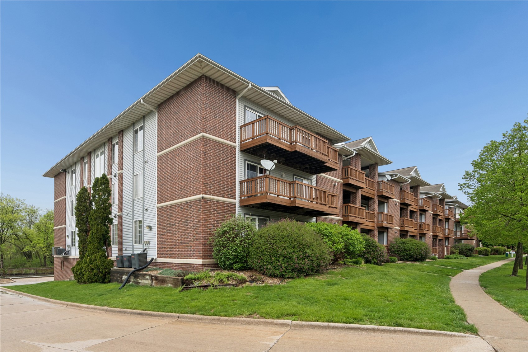 528 Westside Drive Iowa City IA 52246