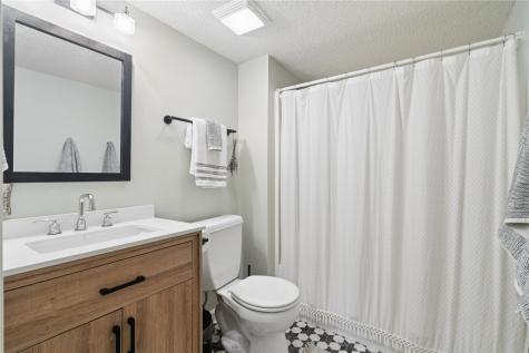 528 Westside Drive Iowa City IA 52246