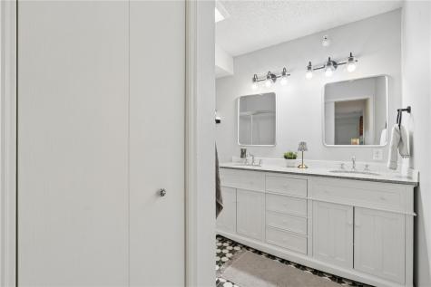 528 Westside Drive Iowa City IA 52246