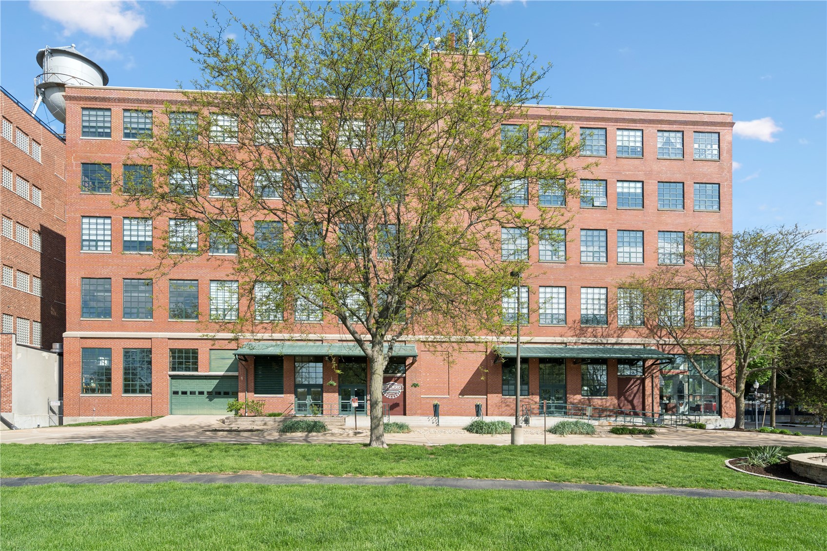 905 3rd Street Cedar Rapids IA 52401