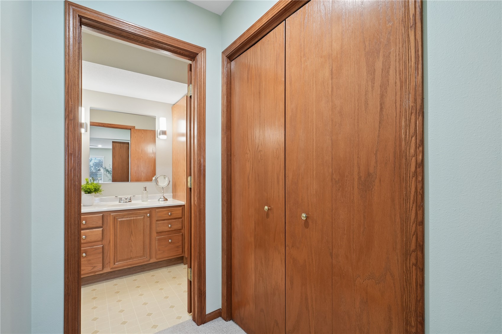 1208 Litchfield Dr Bldg C Hiawatha IA 52233