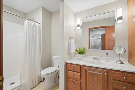 1208 Litchfield Dr Bldg C Hiawatha IA 52233
