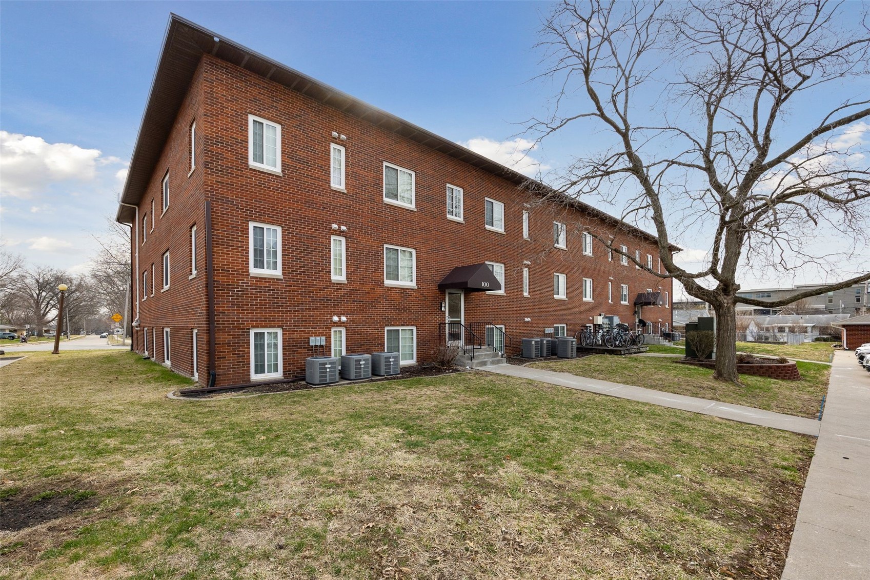 100 Grandview Court Iowa City IA 52246