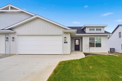 121 Hackberry Drive Palo IA 52324