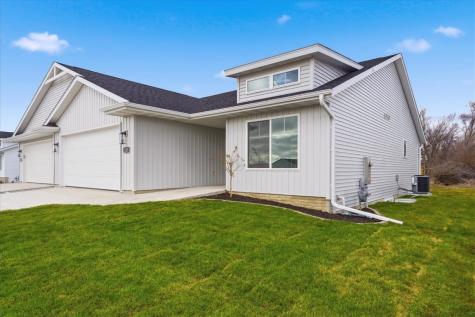 121 Hackberry Drive Palo IA 52324