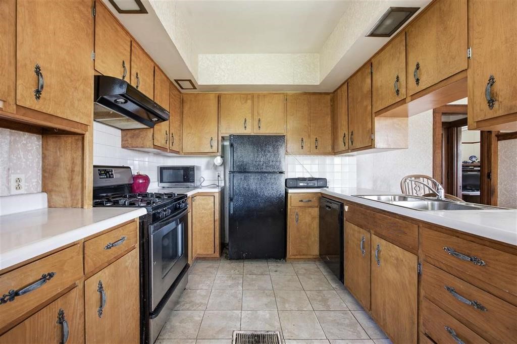 1981 White Oak Avenue Solon IA 52333