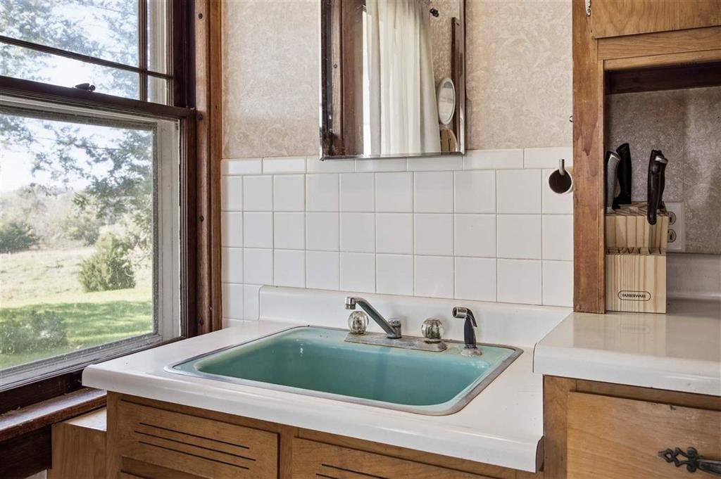 1981 White Oak Avenue Solon IA 52333