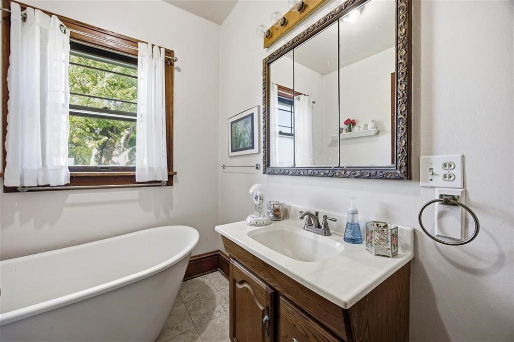 1981 White Oak Avenue Solon IA 52333
