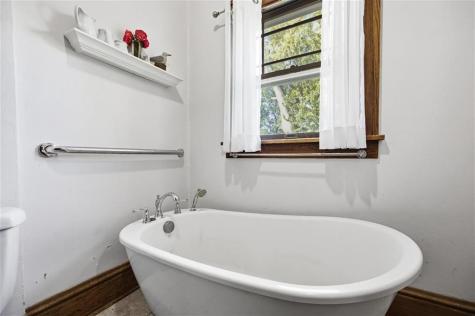 1981 White Oak Avenue Solon IA 52333