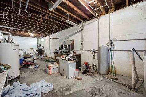 1981 White Oak Avenue Solon IA 52333