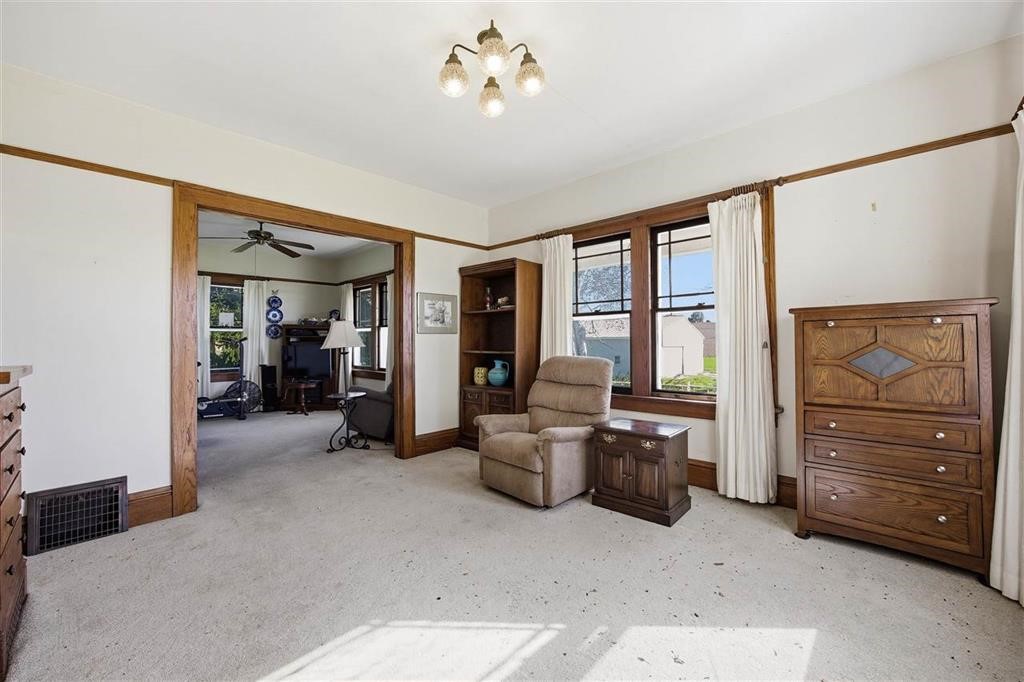 1981 White Oak Avenue Solon IA 52333