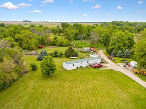 2924 York Avenue Coggon IA 58221