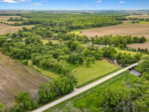 2924 York Avenue Coggon IA 58221