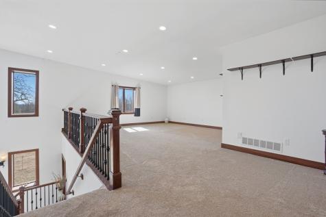 886 Henik Road Mt Vernon IA 52314