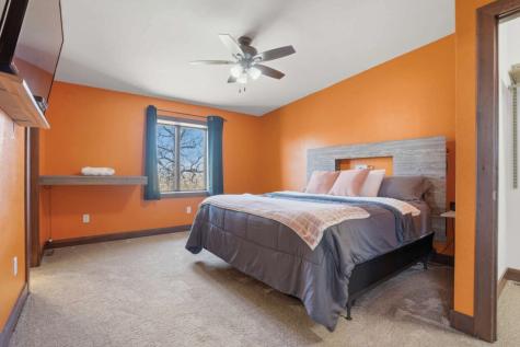 886 Henik Road Mt Vernon IA 52314