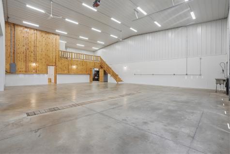 886 Henik Road Mt Vernon IA 52314
