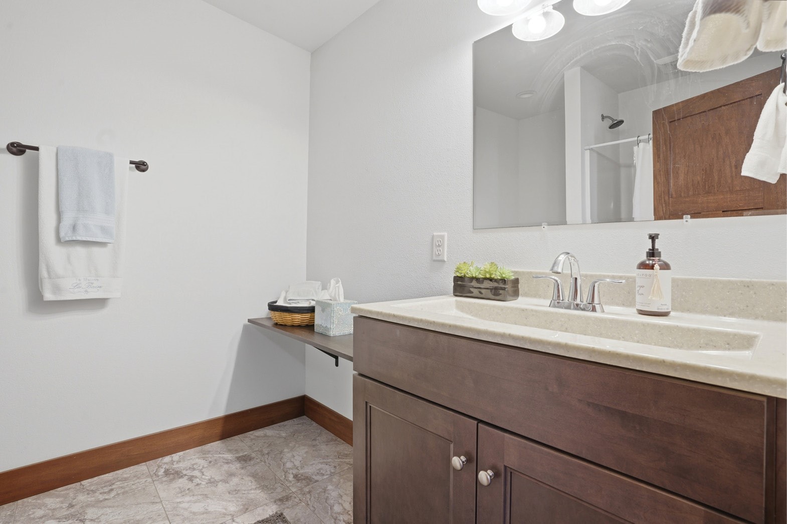 886 Henik Road Mt Vernon IA 52314