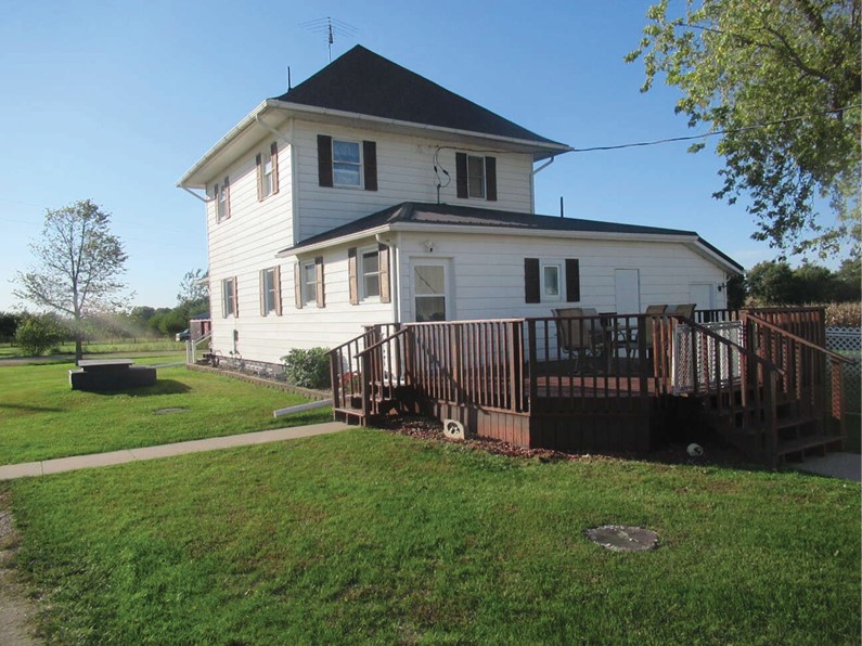 8406 110th Avenue Wyoming IA 52362