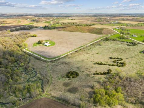 Ashlock/quail Ridge Road Center Point IA 52213