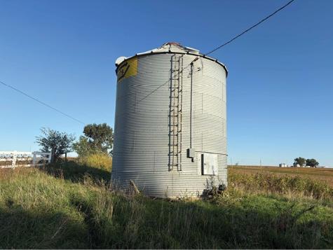 20693 Skahill Road Cascade IA 52033