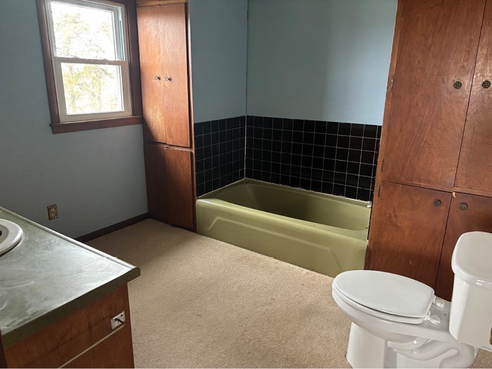 2037 Ivanhoe Road Ely IA 52227