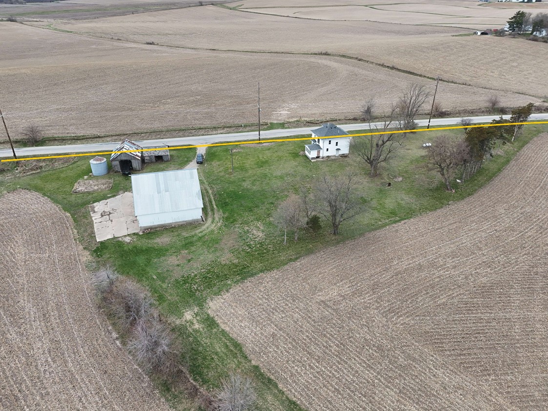 2037 Ivanhoe Road Ely IA 52227