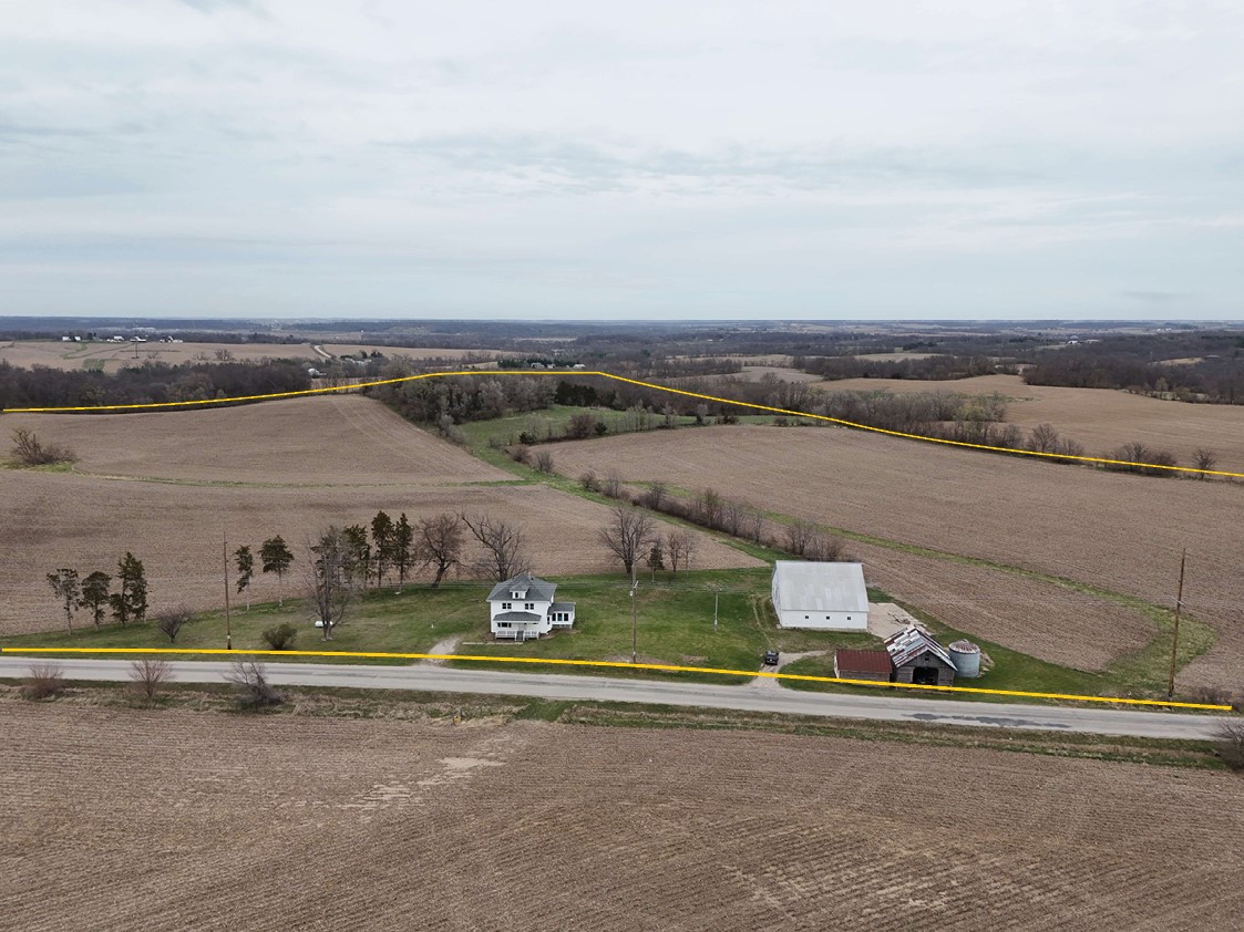 2037 Ivanhoe Road Ely IA 52227