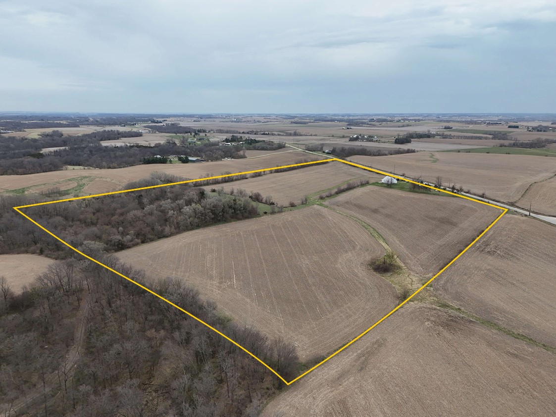 2037 Ivanhoe Road Ely IA 52227