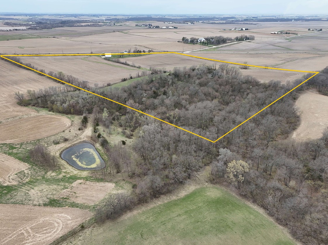 2037 Ivanhoe Road Ely IA 52227