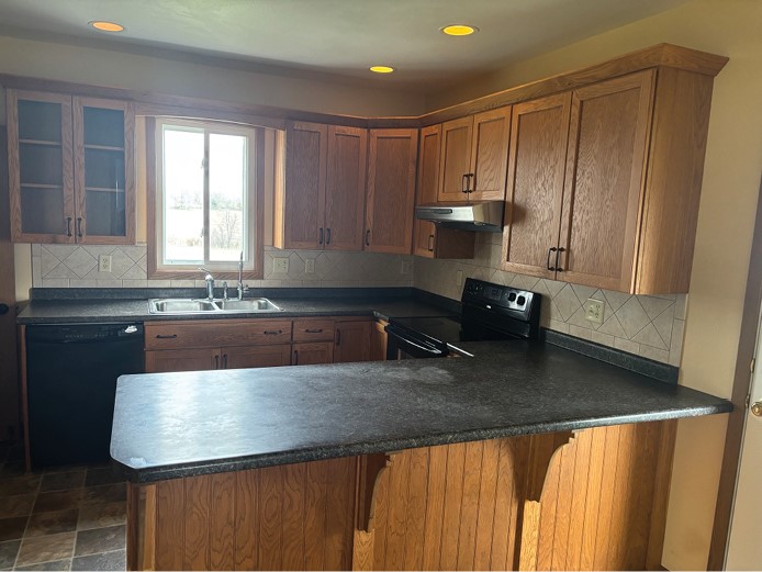 2037 Ivanhoe Road Ely IA 52227