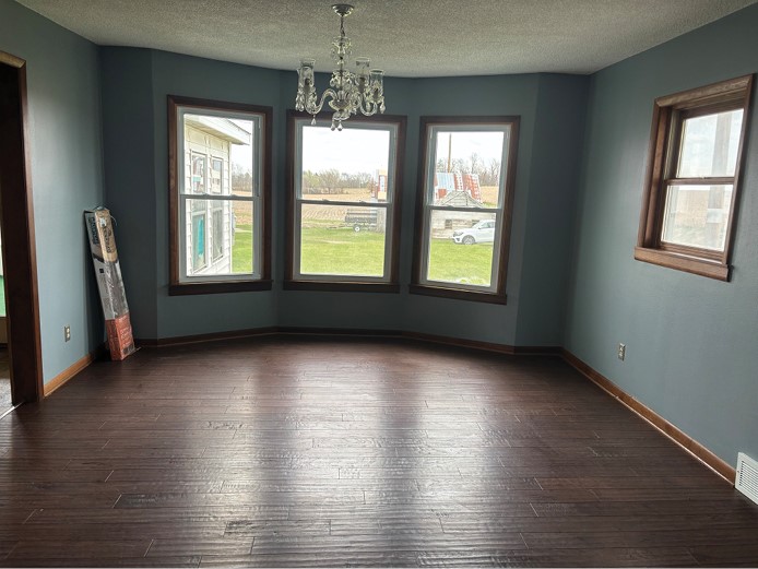 2037 Ivanhoe Road Ely IA 52227