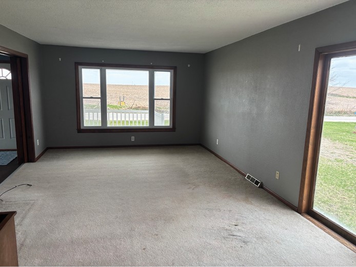 2037 Ivanhoe Road Ely IA 52227