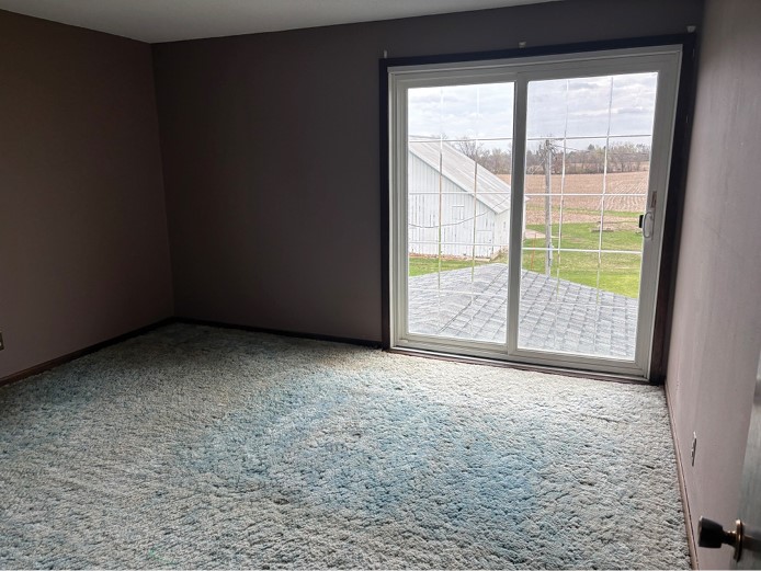 2037 Ivanhoe Road Ely IA 52227