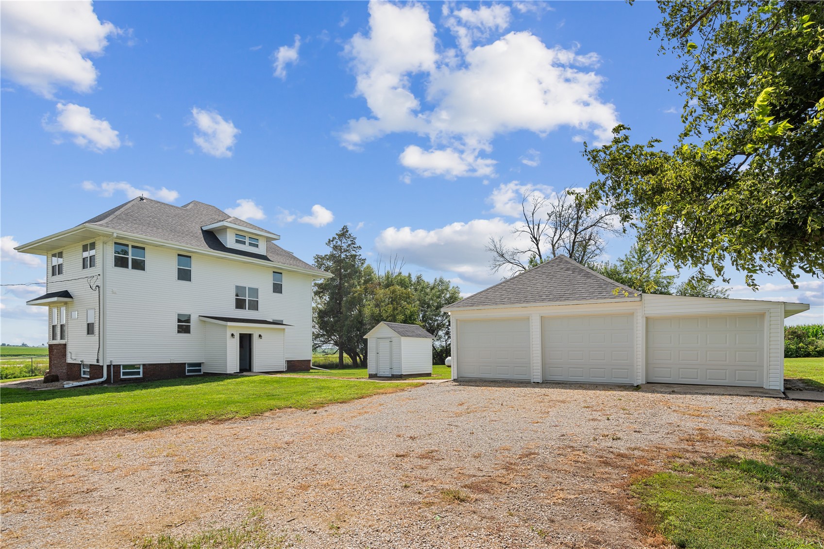 2253 73rd Street Van Horne IA 52346