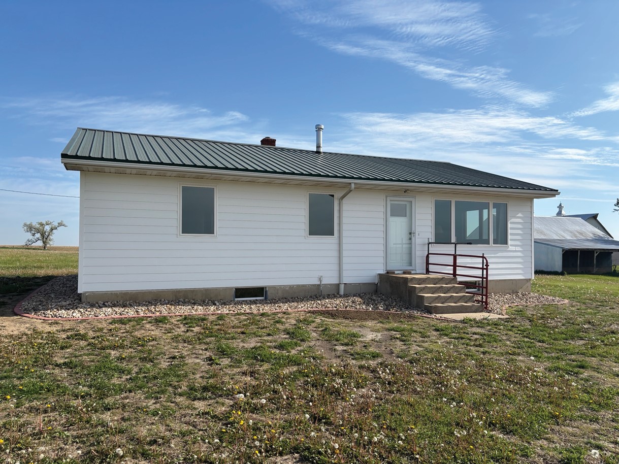 2395 Benton-iowa Road Marengo IA 52301