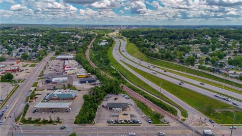 1945 42nd Street NE Cedar Rapids IA 52402