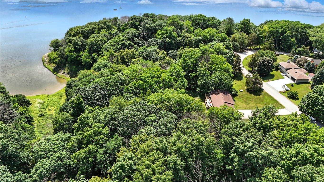 2771 Lake View NE Solon IA 52333