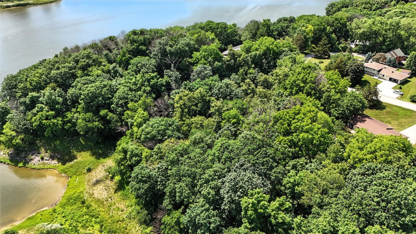 2771 Lake View NE Solon IA 52333