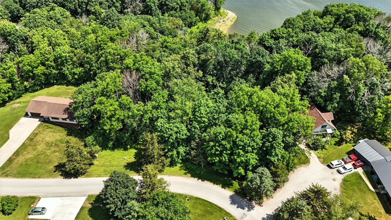 2771 Lake View NE Solon IA 52333